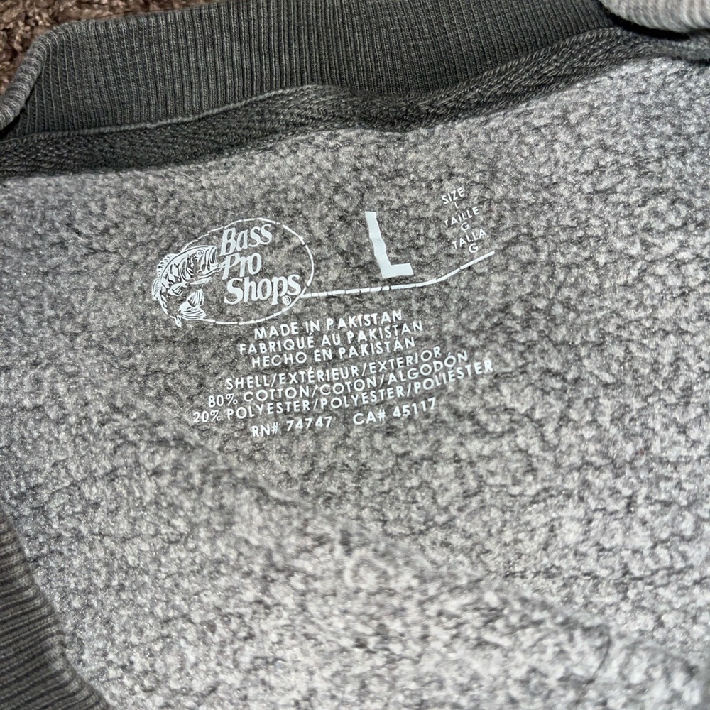 bass pro shop crewneck - Picture 2 of 2